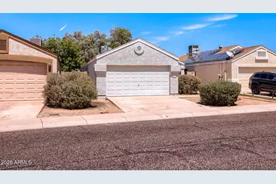 2834 W Campo Bello Drive, Phoenix, AZ 85053 - Photo 2