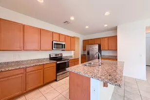 3325 W Dunbar Dr, Phoenix, AZ 85041 - Photo 2