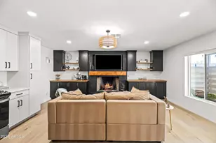 901 E Berridge Ln, Phoenix, AZ 85014 - Photo 8