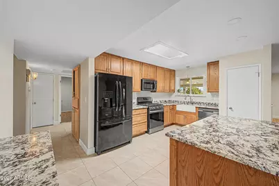 11101 W Virgo Court, Sun City, AZ 85351 - Photo 8