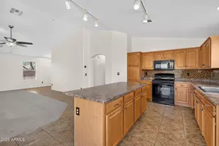2877 E Crescent Way, Gilbert, AZ 85298 - Photo 8