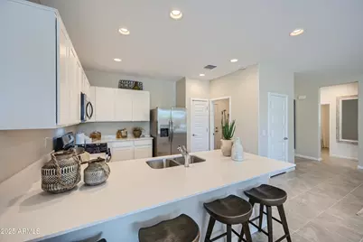 17061 W Swayback Pass, Surprise, AZ 85387 - Photo 4
