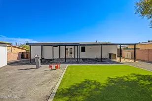 2526 E Behrend Dr, Phoenix, AZ 85050 - Photo 20