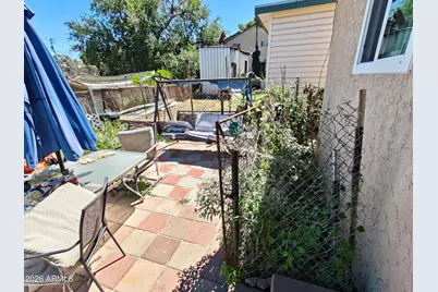 211 S Franz Avenue, Miami, AZ 85539 - Photo 8