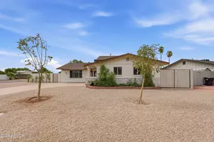 8355 E Stella Ln, Scottsdale, AZ 85250 - Photo 2