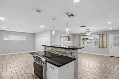 1017 E El Caminito Drive, Phoenix, AZ 85020 - Photo 18