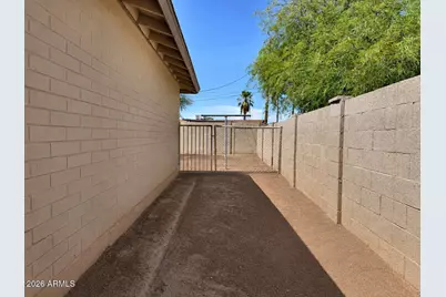 3750 W Chipman Road, Phoenix, AZ 85041 - Photo 8