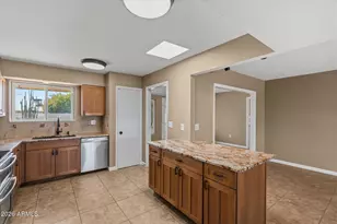 10317 W Floriade Dr, Sun City, AZ 85351 - Photo 8