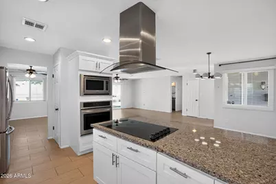 8449 E Jackrabbit Road, Scottsdale, AZ 85250 - Photo 12