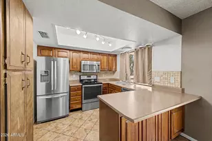 10433 W Laurie Ln, Peoria, AZ 85345 - Photo 14
