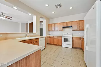 1525 W Saint Kateri Drive, Phoenix, AZ 85041 - Photo 10