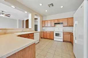 1525 W St Kateri Dr, Phoenix, AZ 85041 - Photo 10