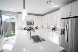 21016 N 58th Way, Phoenix, AZ 85054 - Photo 8