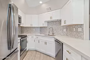 4328 N 36th St, Phoenix, AZ 85018 - Photo 2