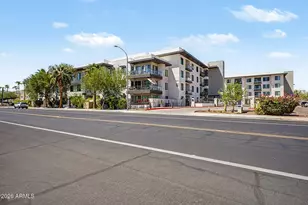 7300 E Earll Dr, Scottsdale, AZ 85251 - Photo 32