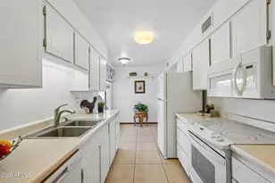 17211 N Pinion Ln, Sun City, AZ 85373 - Photo 8