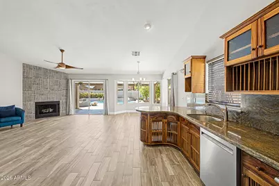 9139 W Paradise Lane, Peoria, AZ 85382 - Photo 2