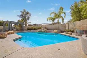 9139 W Paradise Ln, Peoria, AZ 85382 - Photo 8