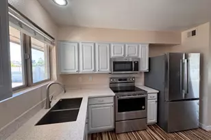 10620 W Snead Dr, Sun City, AZ 85351 - Photo 6