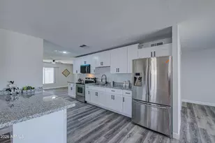 6853 N 36th Dr, Phoenix, AZ 85019 - Photo 10