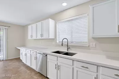 1715 E Branham Lane, Phoenix, AZ 85042 - Photo 8