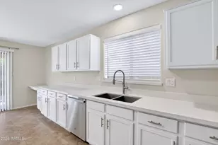 1715 E Branham Ln, Phoenix, AZ 85042 - Photo 8