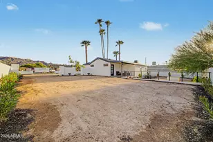 720 E Desert Ln, Phoenix, AZ 85042 - Photo 38