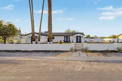 720 E Desert Lane, Phoenix, AZ 85042 - Photo 2