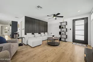720 E Desert Ln, Phoenix, AZ 85042 - Photo 10