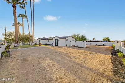 720 E Desert Lane, Phoenix, AZ 85042 - Photo 6