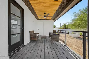 720 E Desert Ln, Phoenix, AZ 85042 - Photo 30