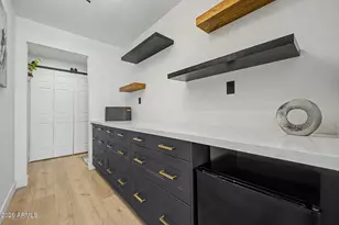 720 E Desert Ln, Phoenix, AZ 85042 - Photo 8