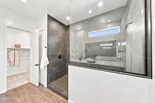 10231 S 20th Ln, Phoenix, AZ 85041 - Photo 12