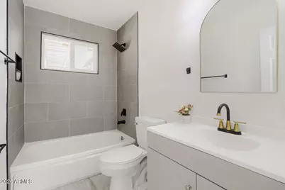 5703 W Sells Drive, Phoenix, AZ 85031 - Photo 18