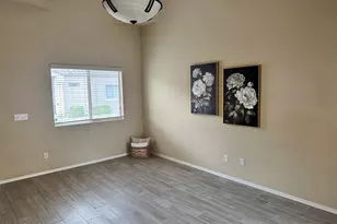 8009 W Beck Ln, Peoria, AZ 85382 - Photo 4
