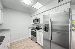 9959 W Hawthorn Dr, Sun City, AZ 85351 - Photo 10