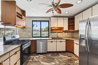10250 N 26th Place, Phoenix, AZ 85028 - Photo 12