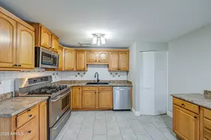6321 W Palm Ln, Phoenix, AZ 85035 - Photo 12