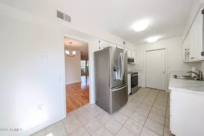 10833 W Santa Fe Drive, Sun City, AZ 85351 - Photo 14
