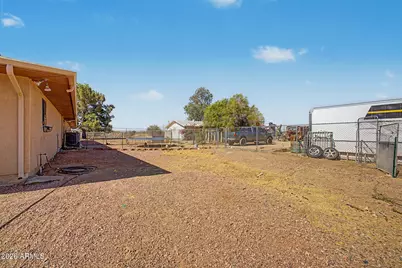 20537 W Gordon Way, Wittmann, AZ 85361 - Photo 32