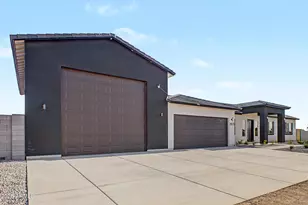 24025 W Beacon Ln, Wittmann, AZ 85361 - Photo 12