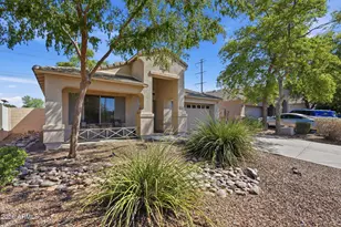 2834 E Saguaro Park Ln, Phoenix, AZ 85024 - Photo 2