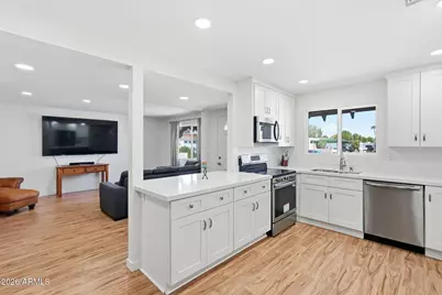 3209 W Becker Lane, Phoenix, AZ 85029 - Photo 2