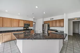 4633 E Robin Ln, Phoenix, AZ 85050 - Photo 10