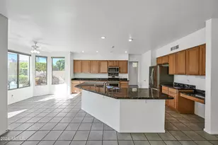 4633 E Robin Ln, Phoenix, AZ 85050 - Photo 8