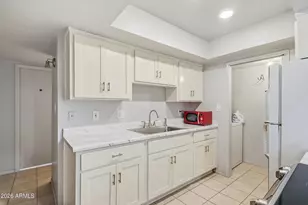 3224 W Echo Ln, Phoenix, AZ 85051 - Photo 8