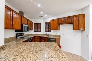 11140 N 82nd Ln, Peoria, AZ 85345 - Photo 8