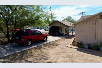 945 W Corona Avenue, Phoenix, AZ 85041 - Photo 32