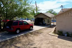 945 W Corona Ave, Phoenix, AZ 85041 - Photo 32