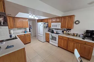 10340 W Hazelwood Ave, Phoenix, AZ 85037 - Photo 14